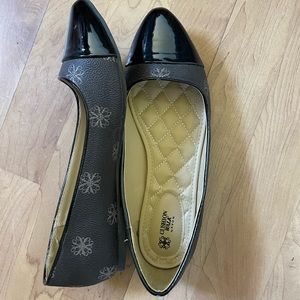 Avon flats 🥿 shoes size 8 women